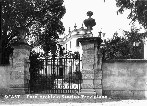 Ceneda, cancello di Villa Papadopoli, Costantini, Morosini